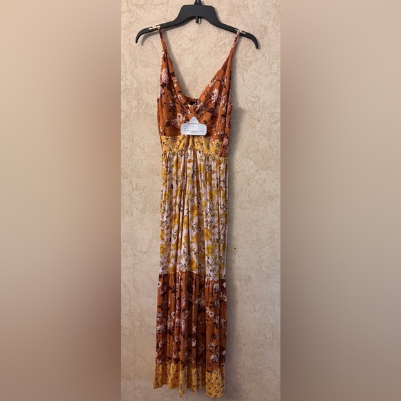 Angie V NECK TWIST FRONT KEYHOLE CUT OUT MAXI DRESS - Picture 2 of 7